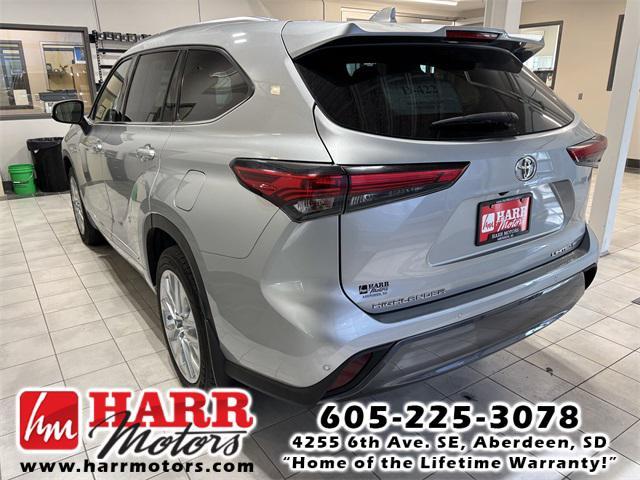 used 2021 Toyota Highlander car, priced at $34,526