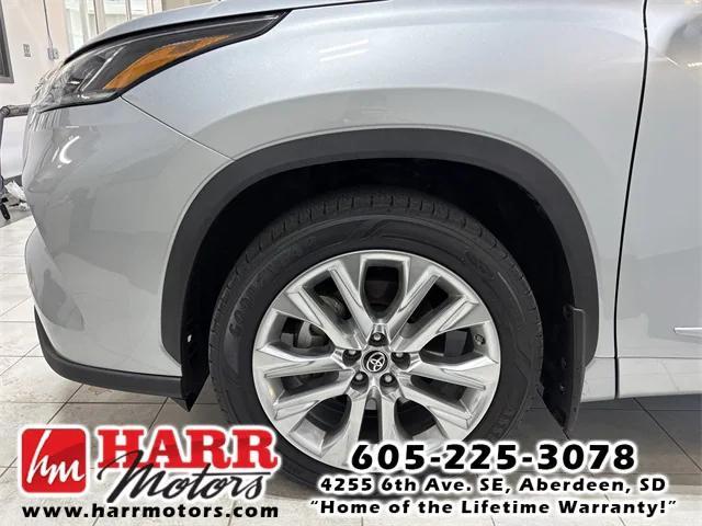 used 2021 Toyota Highlander car, priced at $32,999