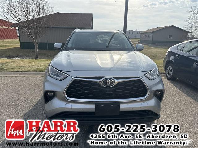 used 2021 Toyota Highlander car, priced at $34,999