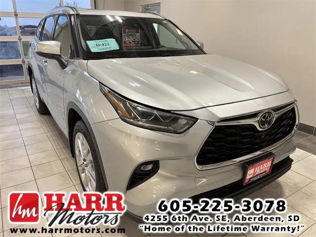 used 2021 Toyota Highlander car, priced at $32,999