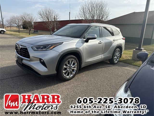 used 2021 Toyota Highlander car, priced at $34,999