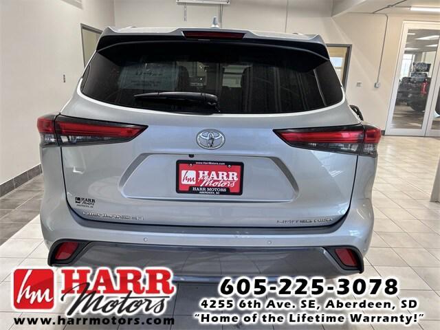 used 2021 Toyota Highlander car, priced at $32,999