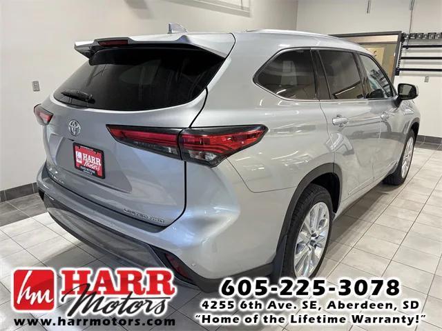 used 2021 Toyota Highlander car, priced at $32,999