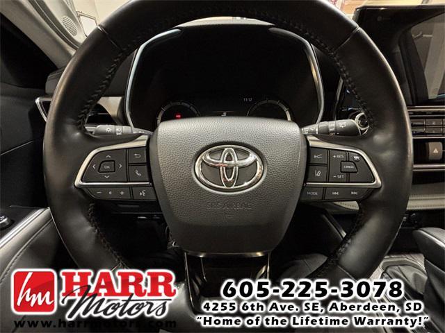 used 2021 Toyota Highlander car, priced at $33,999