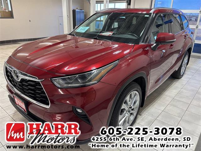 used 2021 Toyota Highlander car, priced at $33,999
