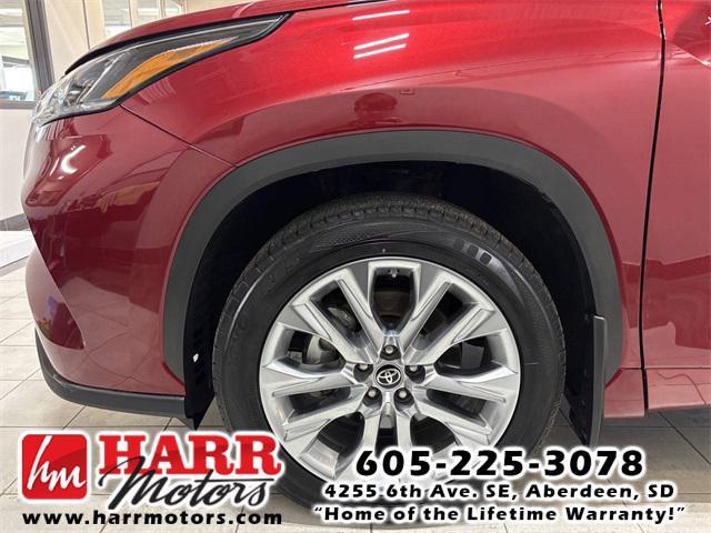 used 2021 Toyota Highlander car, priced at $33,999