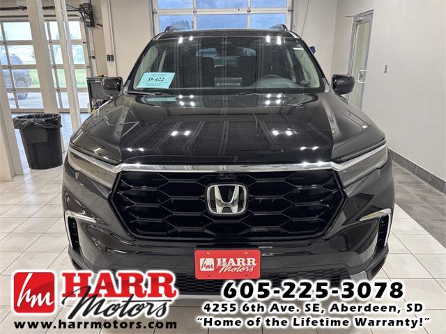 new 2025 Honda Pilot car, priced at $54,530
