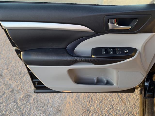 used 2015 Toyota Highlander car, priced at $16,495