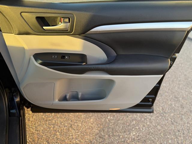used 2015 Toyota Highlander car, priced at $16,495