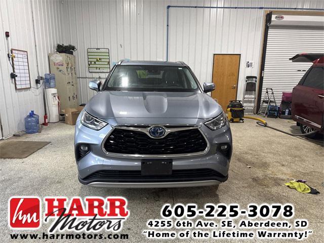 used 2021 Toyota Highlander Hybrid car, priced at $38,999