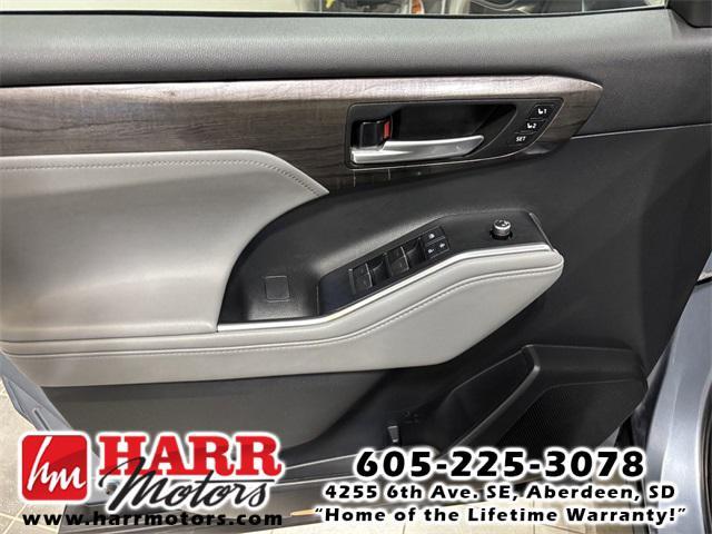 used 2021 Toyota Highlander Hybrid car, priced at $38,999