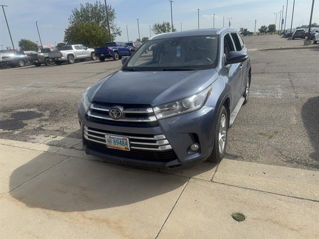 used 2018 Toyota Highlander car, priced at $27,999