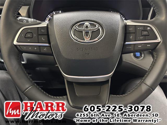 used 2022 Toyota Highlander car, priced at $38,999
