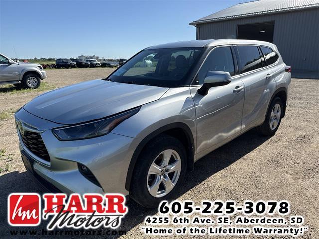 used 2022 Toyota Highlander car, priced at $38,999