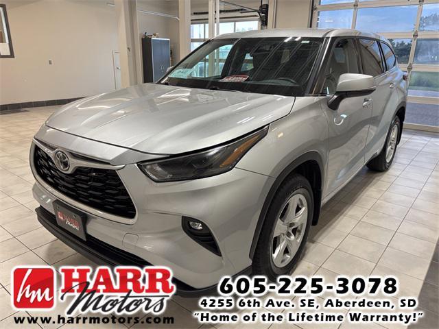 used 2022 Toyota Highlander car, priced at $38,999