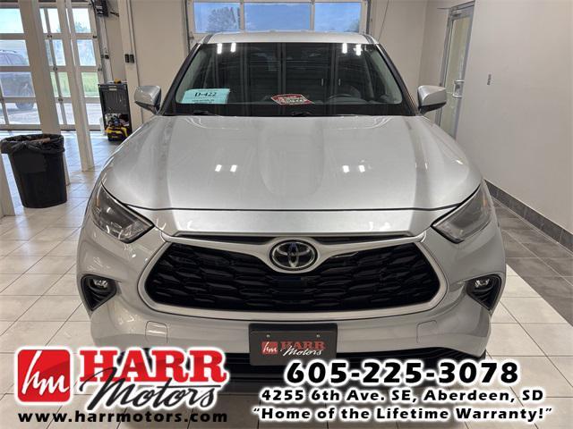 used 2022 Toyota Highlander car, priced at $38,999
