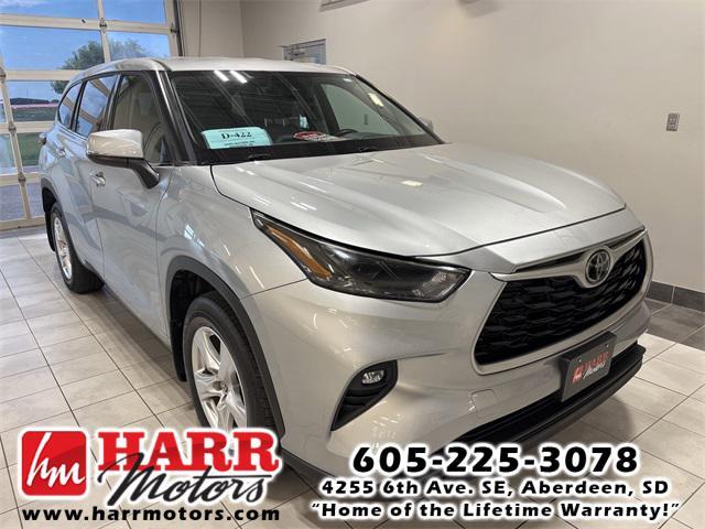 used 2022 Toyota Highlander car, priced at $38,999