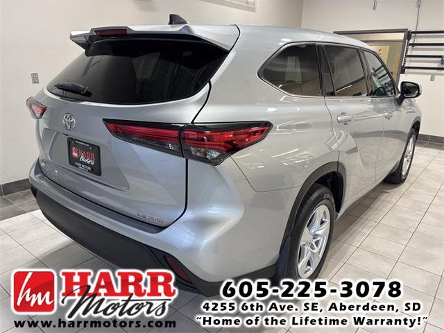 used 2022 Toyota Highlander car, priced at $38,999