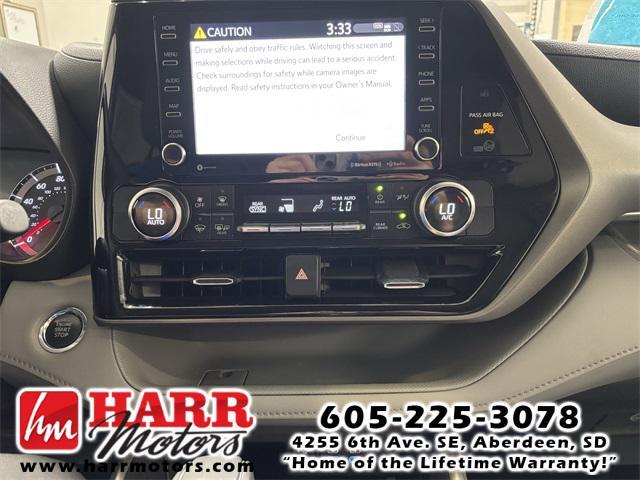 used 2022 Toyota Highlander car, priced at $38,999