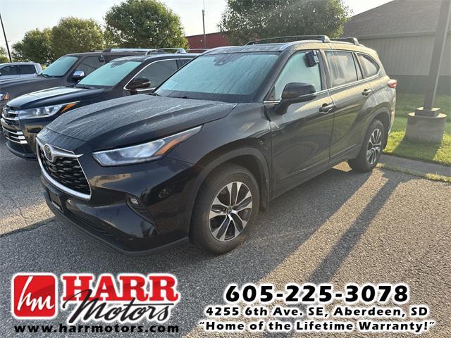 used 2020 Toyota Highlander car, priced at $30,999