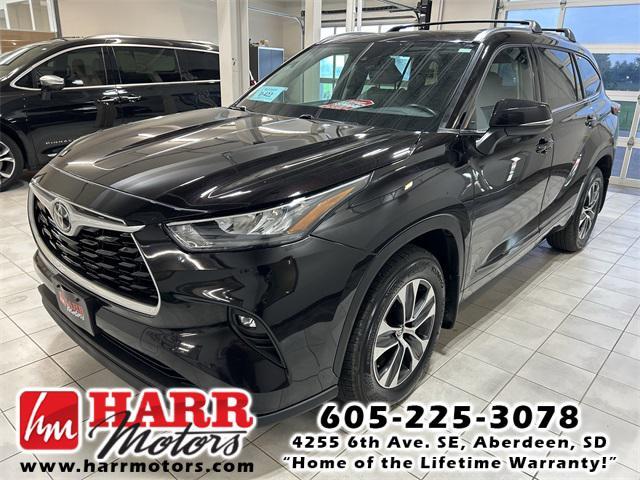 used 2020 Toyota Highlander car, priced at $30,999