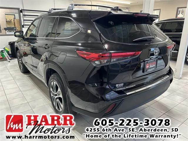used 2020 Toyota Highlander car, priced at $29,628