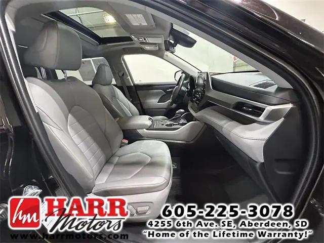used 2020 Toyota Highlander car, priced at $29,628