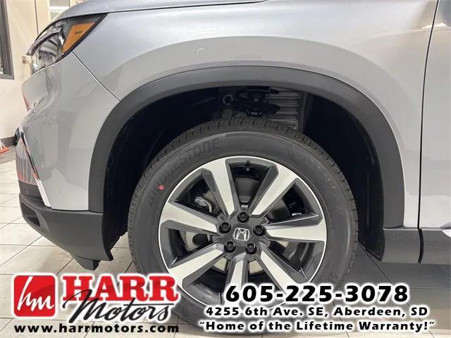 new 2025 Honda Pilot car, priced at $51,050