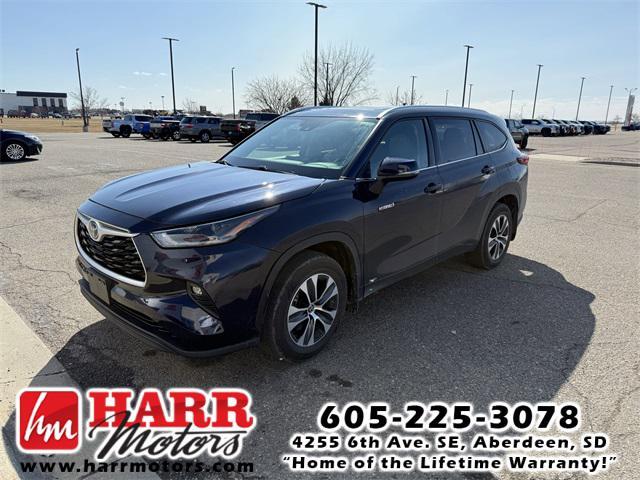 used 2021 Toyota Highlander Hybrid car, priced at $34,999