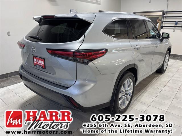 used 2022 Toyota Highlander car, priced at $39,999