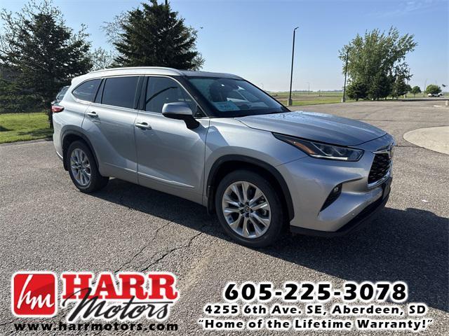 used 2022 Toyota Highlander car, priced at $39,999