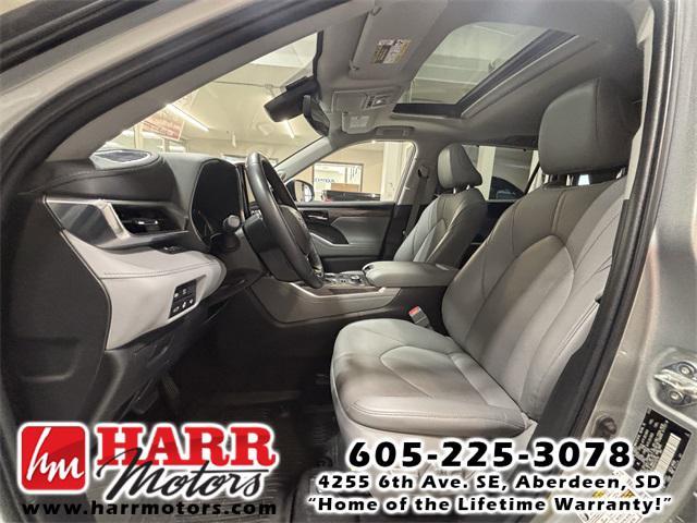 used 2022 Toyota Highlander car, priced at $39,999
