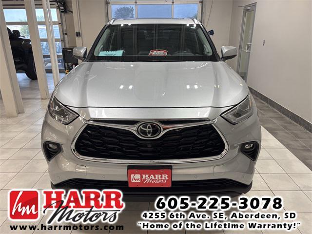 used 2022 Toyota Highlander car, priced at $39,999