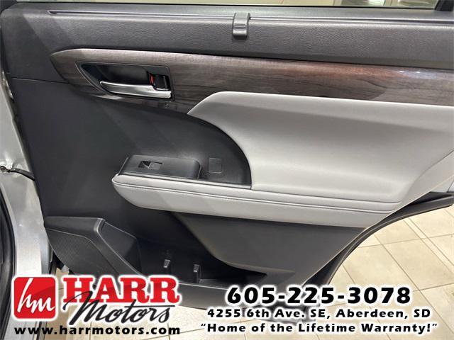 used 2022 Toyota Highlander car, priced at $39,999