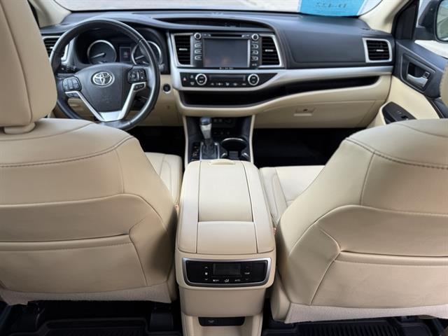 used 2019 Toyota Highlander car, priced at $30,999
