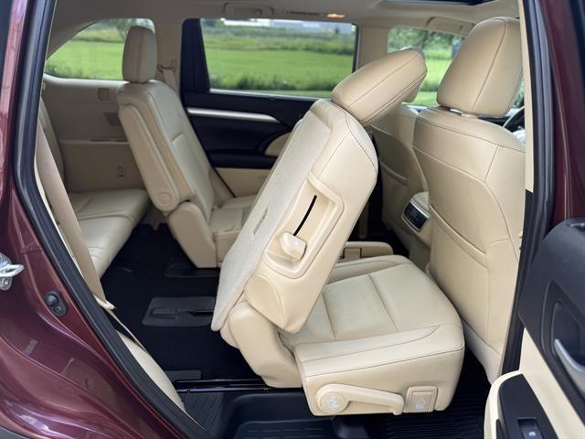 used 2019 Toyota Highlander car, priced at $30,999