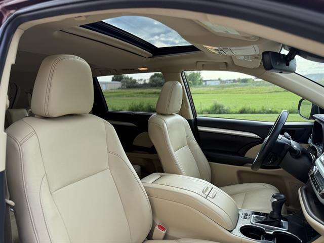 used 2019 Toyota Highlander car, priced at $30,999