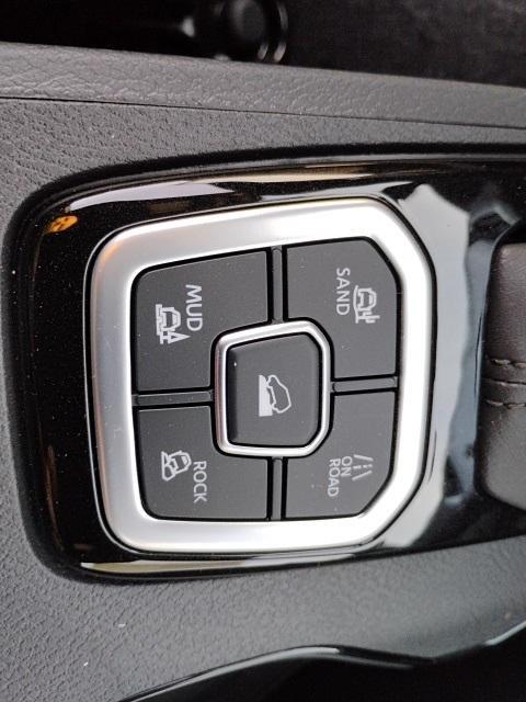 new 2026 Nissan Frontier car, priced at $40,135