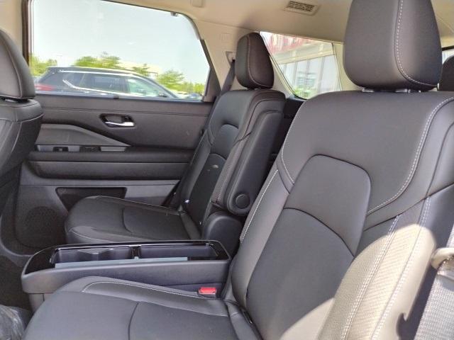 new 2025 Nissan Pathfinder car, priced at $44,725