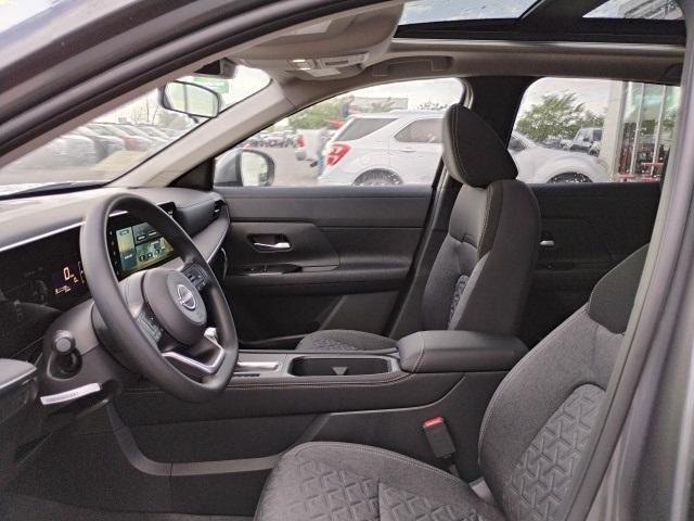 new 2025 Nissan Kicks car, priced at $28,025