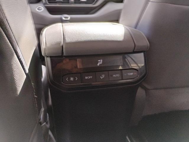 used 2021 Toyota Highlander car, priced at $34,418