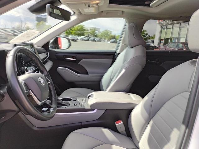 used 2021 Toyota Highlander car, priced at $34,418