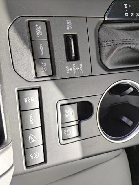 used 2021 Toyota Highlander car, priced at $34,418