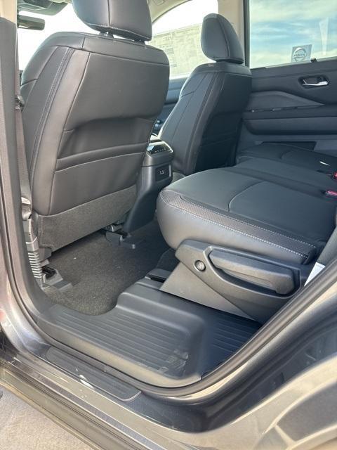 new 2025 Nissan Pathfinder car, priced at $45,985