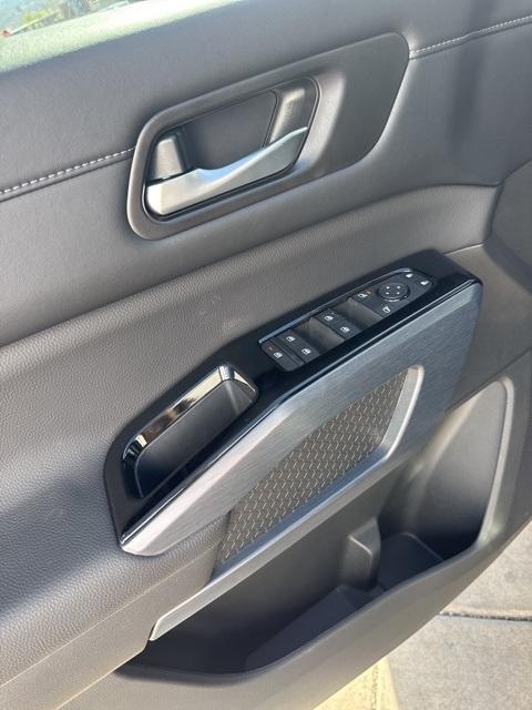 new 2025 Nissan Pathfinder car, priced at $45,985