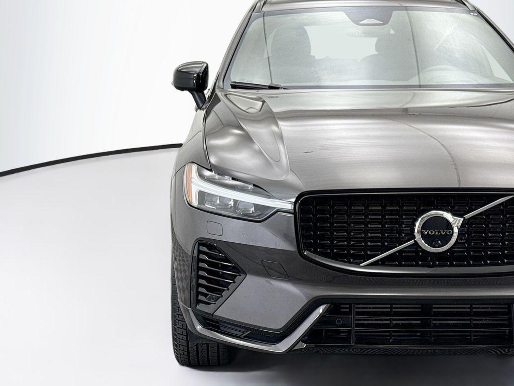 used 2022 Volvo XC60 Recharge Plug-In Hybrid car, priced at $37,900