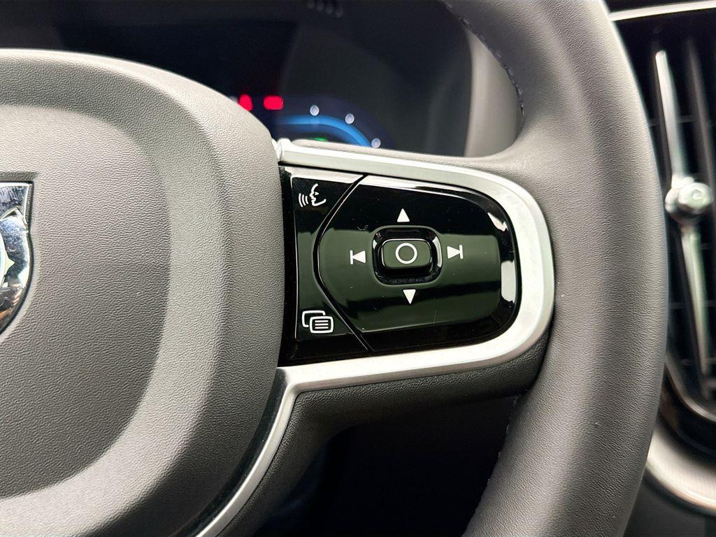 used 2022 Volvo XC60 Recharge Plug-In Hybrid car, priced at $37,900