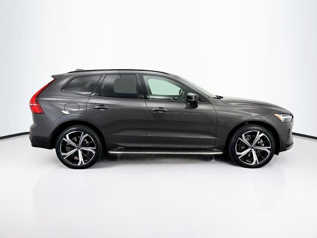 used 2022 Volvo XC60 Recharge Plug-In Hybrid car, priced at $37,900