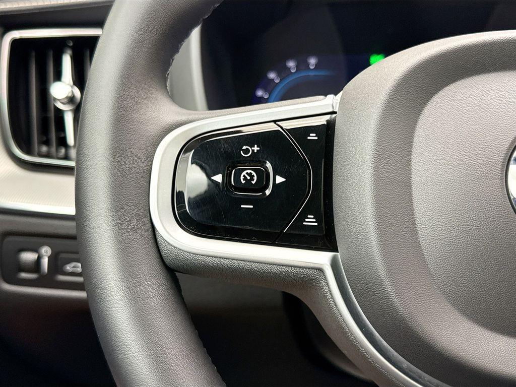 used 2022 Volvo XC60 Recharge Plug-In Hybrid car, priced at $37,900