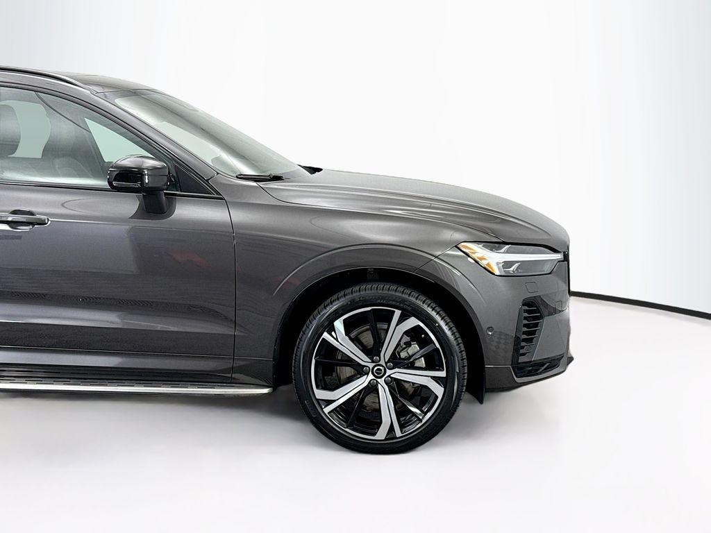 used 2022 Volvo XC60 Recharge Plug-In Hybrid car, priced at $37,900